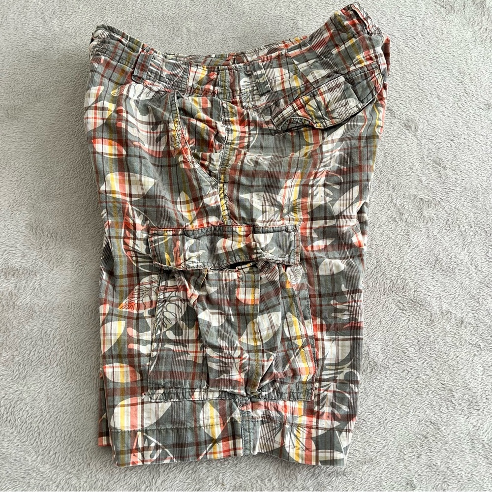 Plugg Cargo Shorts Fits 28 size‎ 31 Baggy Floral Plaid Hawaiian Beach Gorpcore